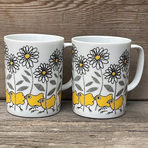 Vintage Coffee Mugs With Yellow Chicks & Daisies :: Set of 2 - Picture 3 of 11